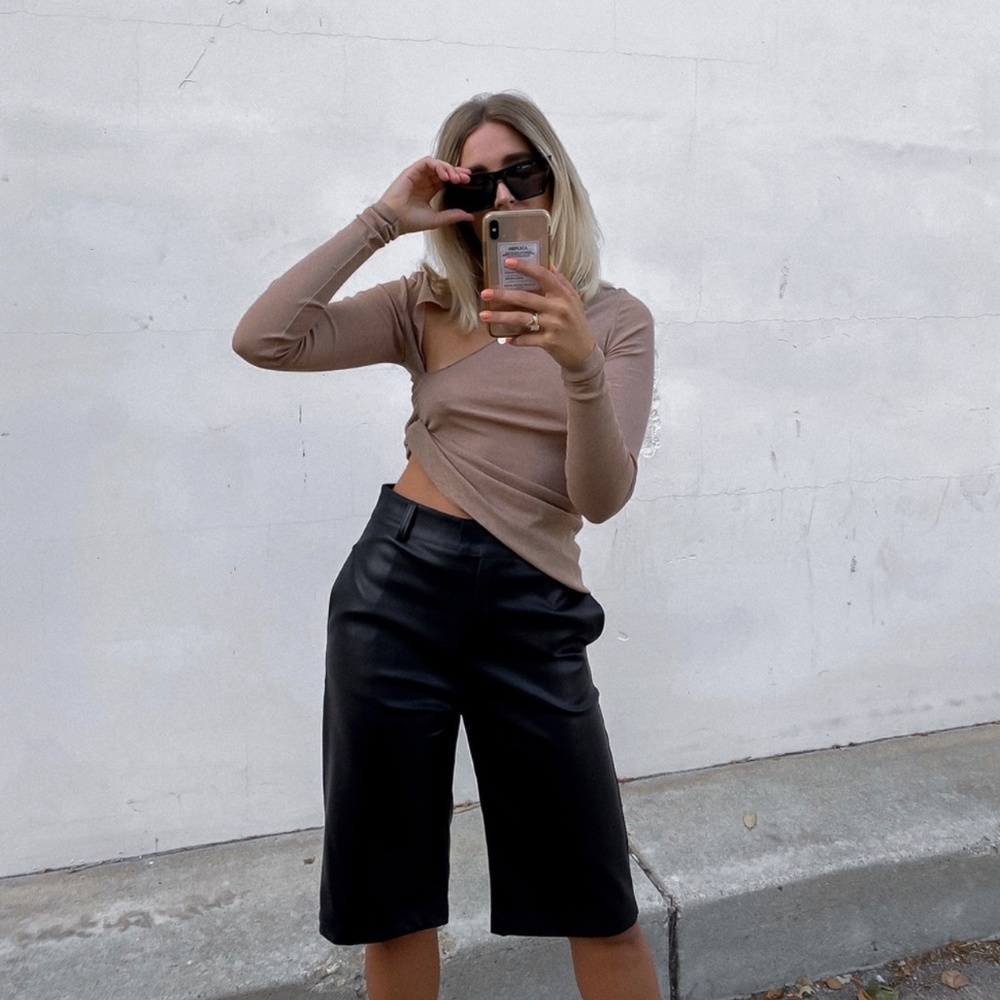INFLUNZER Long leather bermuda shorts